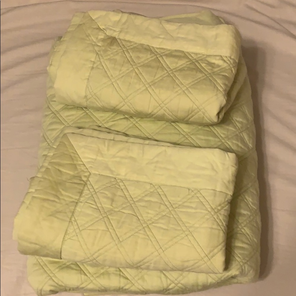 Queen coverlet set